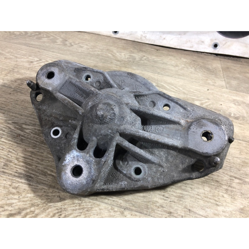 Кронштейн опоры амортизатора (подвеска) Volkswagen Touareg 7L 2004 3.2 7L0412391D