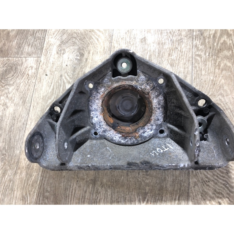 Кронштейн опоры амортизатора (подвеска) Volkswagen Touareg 7L 2004 3.2 7L0412391D