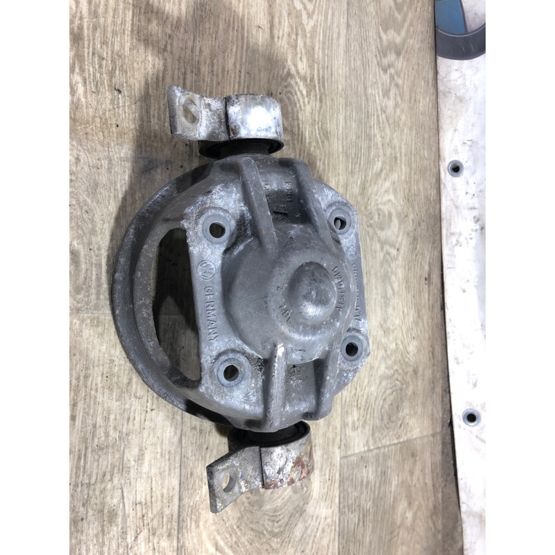 Кронштейн опоры амортизатора (подвеска) Volkswagen Touareg 7L 2004 3.2 7L0512301C
