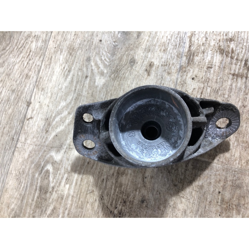 Опора стойки (подвеска) Volkswagen Jetta MK6 2011 2.0 1k0513353g