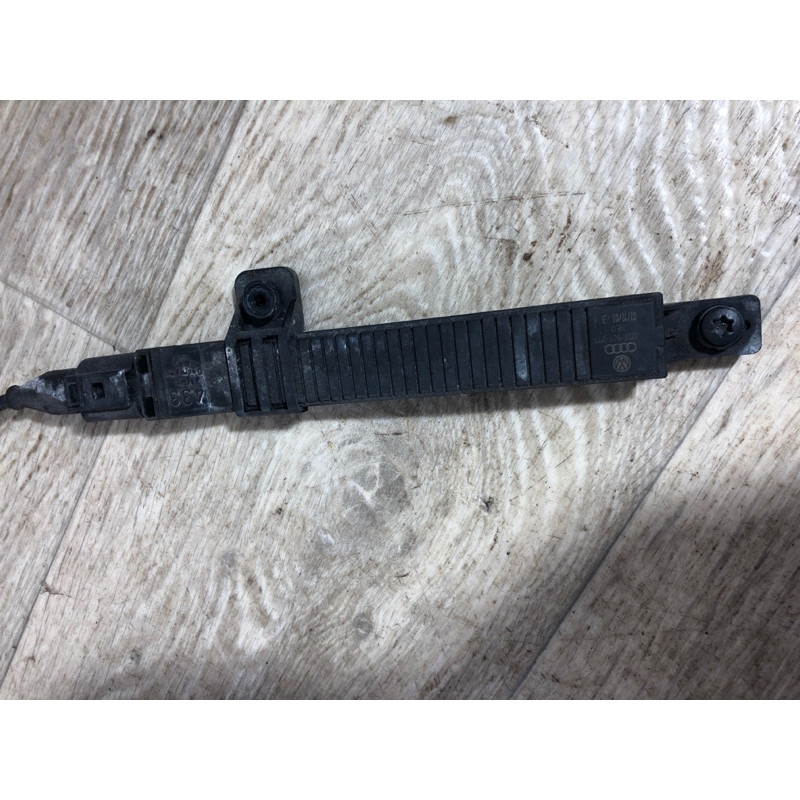 Антенна (электрика) Volkswagen Touareg 7L 2004 3.2 4d0907277