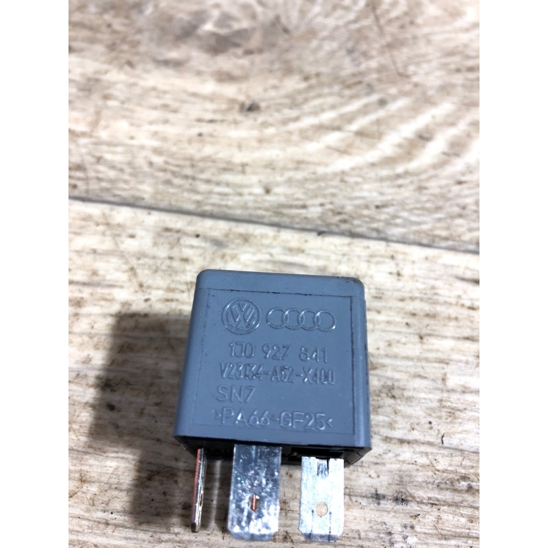 Реле (электрика) Volkswagen Touareg 7L 2004 3.2 1j0927841