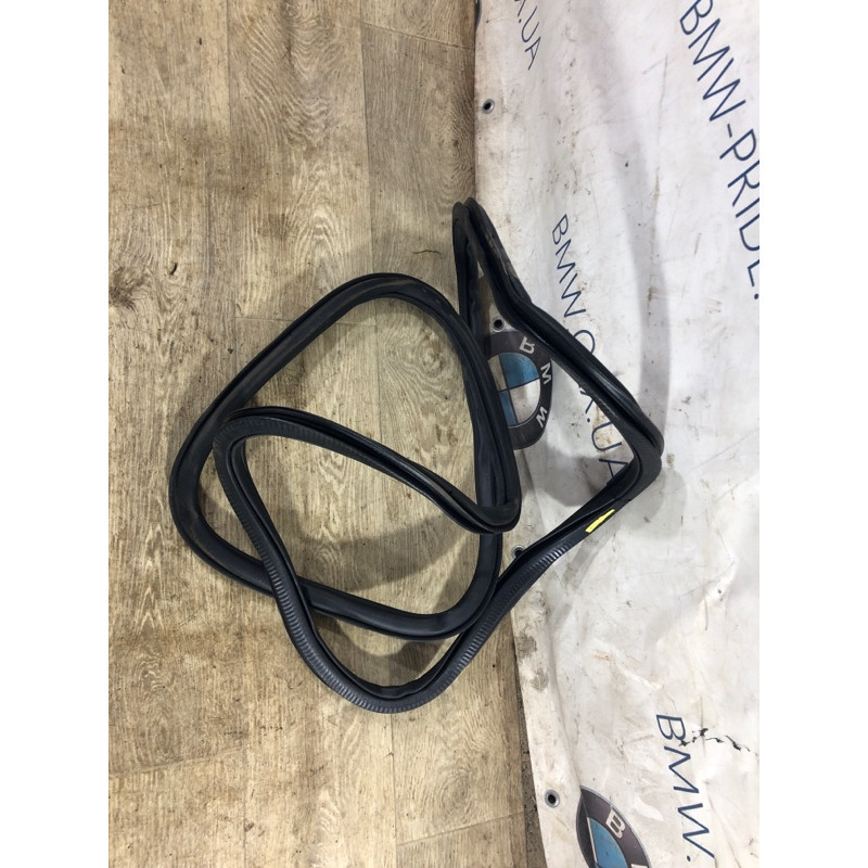 Уплотнитель (кузов и элементы) Volkswagen Passat B7 2013 2.5