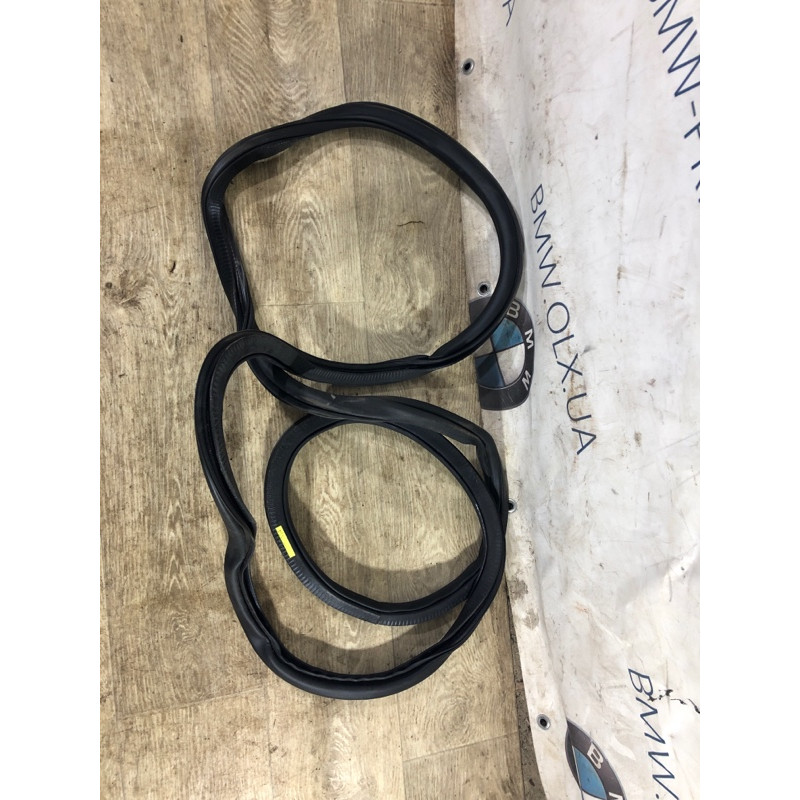 Уплотнитель (кузов и элементы) Volkswagen Passat B7 2013 2.5 561867912