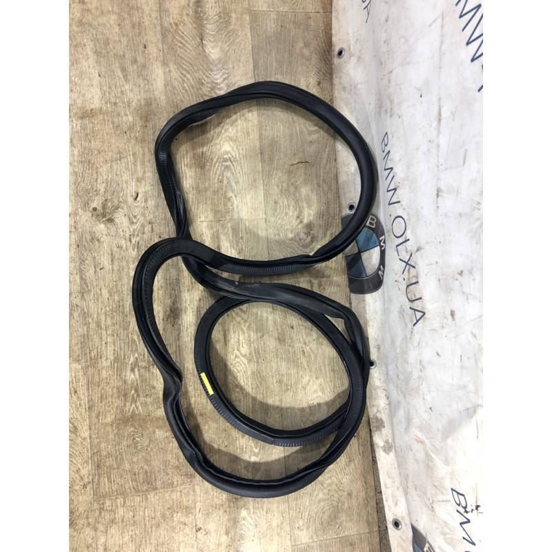 Уплотнитель (кузов и элементы) Volkswagen Passat B7 2013 2.5 561867912