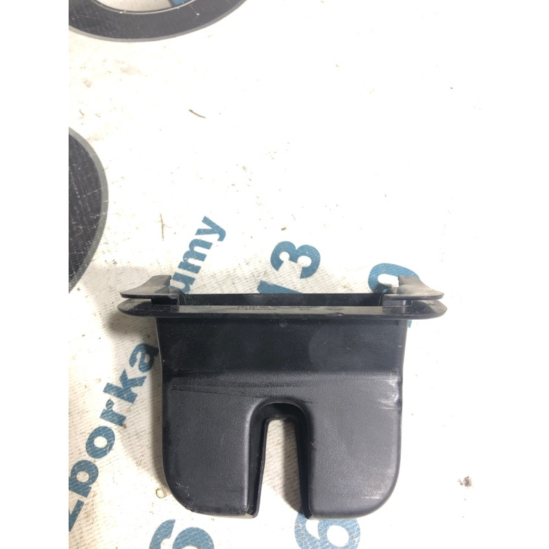 Накладка замка крышки багажника (салон) Volkswagen Jetta MK6 2011 2.0 5c6827520