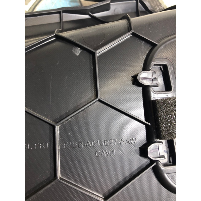 Накладка центральной консоли (салон) FORD Focus MK3 2015 2.0 F1EZ5804619CA