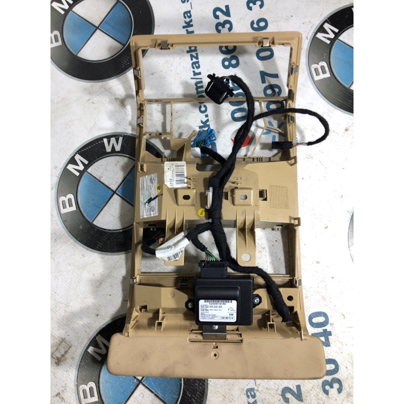 Кронштейн плафона салона (салон) Volkswagen Touareg 7L 2004 3.2 7L6867508E7G8