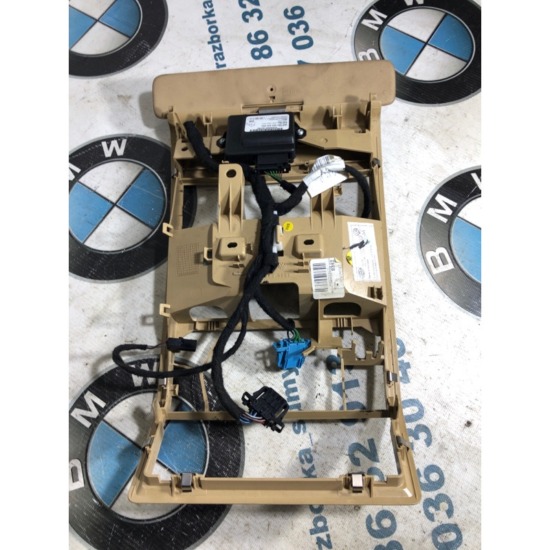 Кронштейн плафона салона (салон) Volkswagen Touareg 7L 2004 3.2 7L6867508E7G8