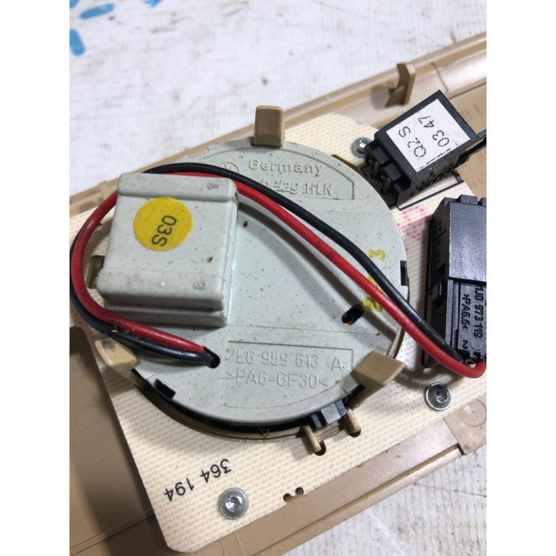 Кнопка сдвижной крышки люка (электрика / кнопки) Volkswagen Touareg 7L 2004 3.2 7l6959613a