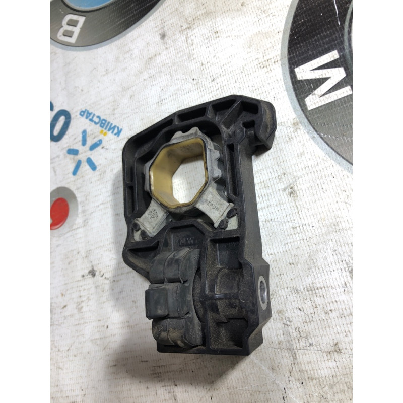 Крепление радиатора (кузов и элементы) BMW 5-series F10 2013 N63B44 17117575248