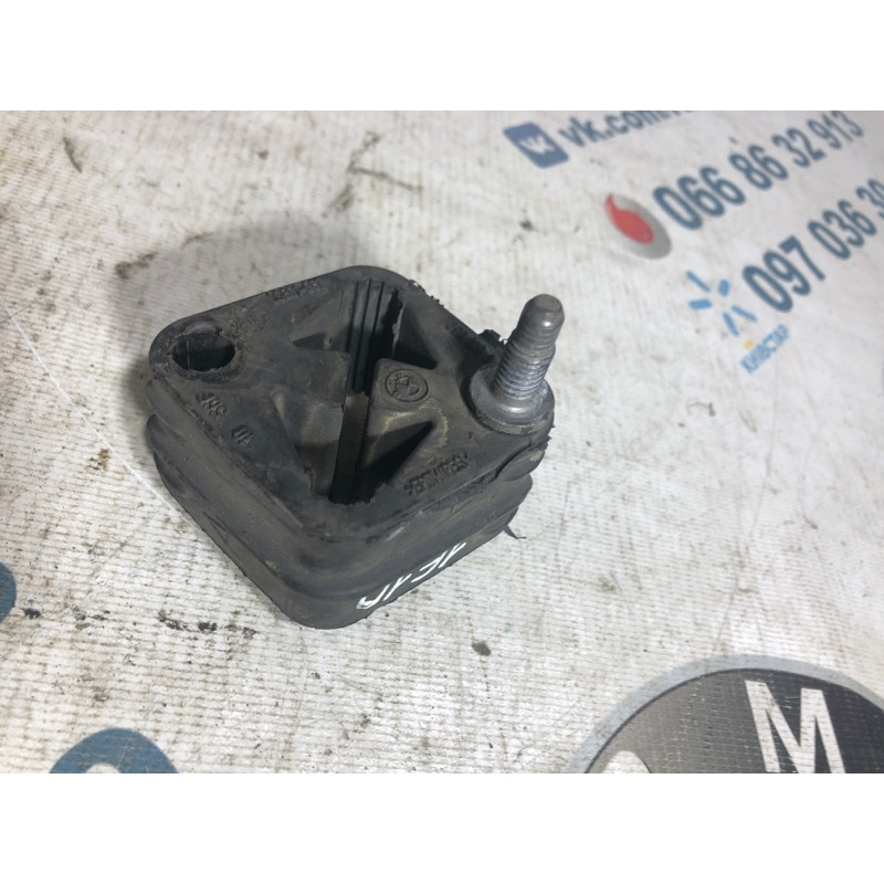 Кронштейн глушителя (выпускная система) BMW 5-series F10 2013 N63B44 18207585358