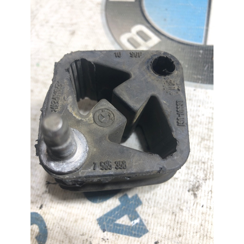 Кронштейн глушителя (выпускная система) BMW 5-series F10 2013 N63B44 18207585358