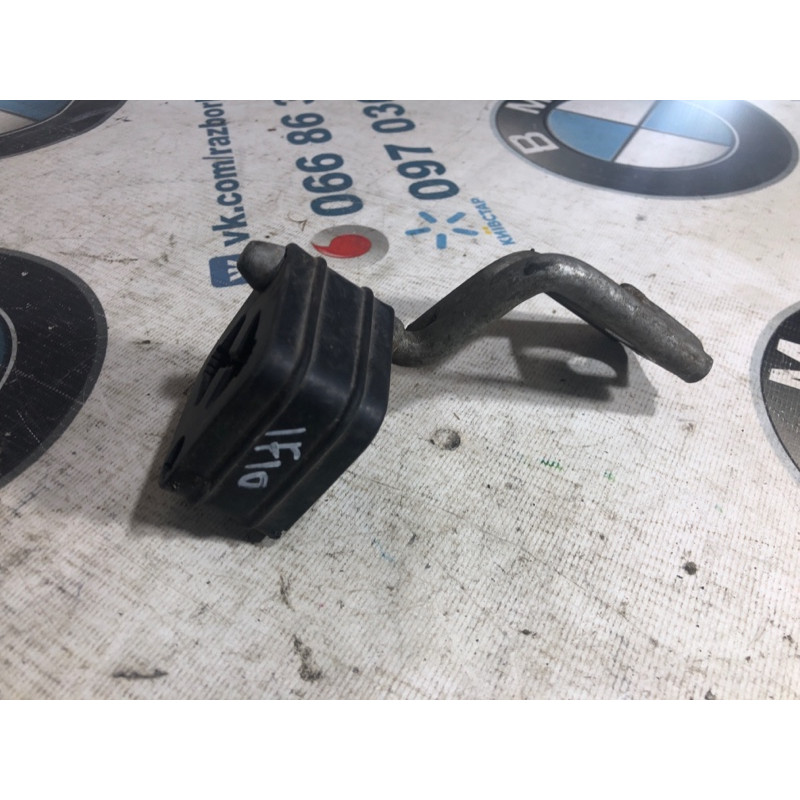 Подушка глушителя (выпускная система) BMW 5-series F10 2013 N63B44 18207589950