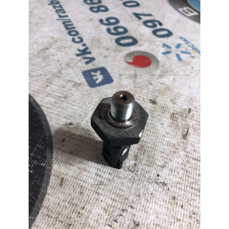 Датчик давления масла (электрика двигателя) Volkswagen Jetta MK6 2011 2.0 06a919081f