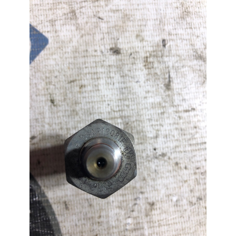 Датчик давления масла (электрика двигателя) Volkswagen Jetta MK6 2011 2.0 06a919081f