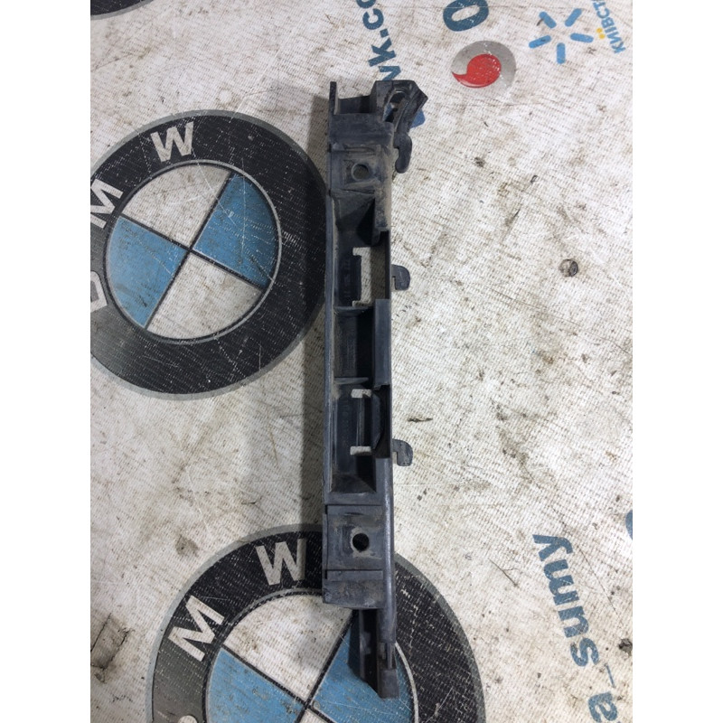 Крепление крыла (кузов и элементы) BMW 7-series E65 N62B44 8223248