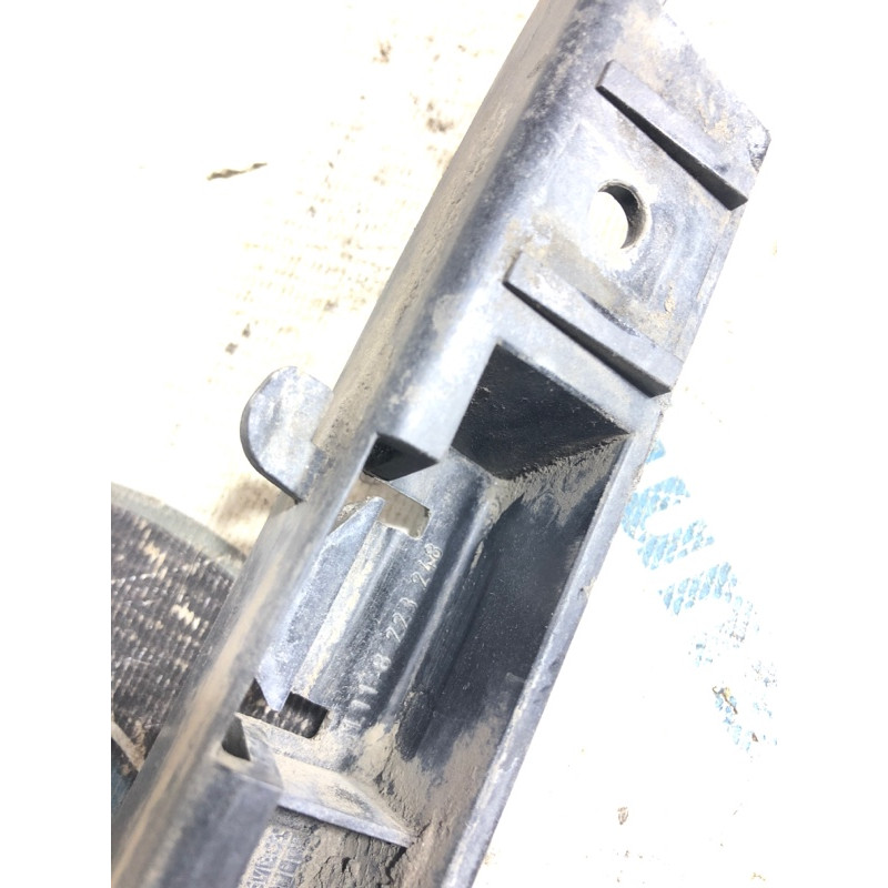 Крепление крыла (кузов и элементы) BMW 7-series E65 N62B44 8223248