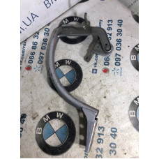 Петля багажника