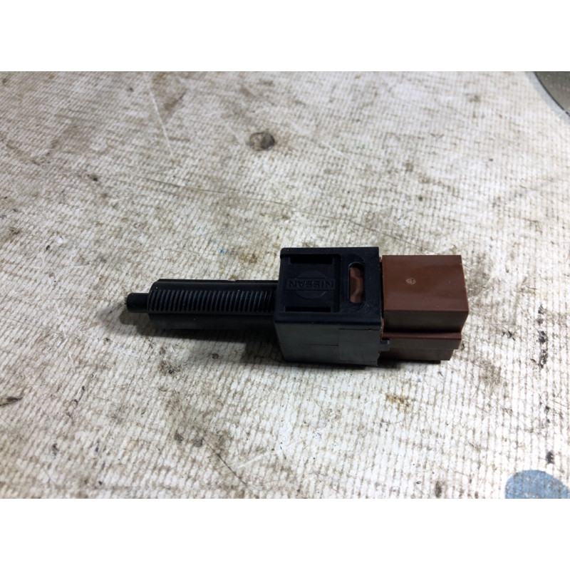 Концевик педали тормоза (электрика / датчики) Nissan Juke F15 2011 1.6 25300AT300