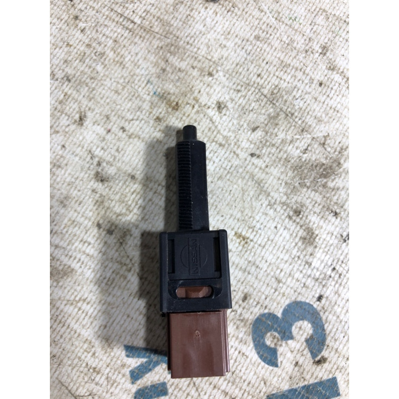 Концевик педали тормоза (электрика / датчики) Nissan Juke F15 2011 1.6 25300AT300