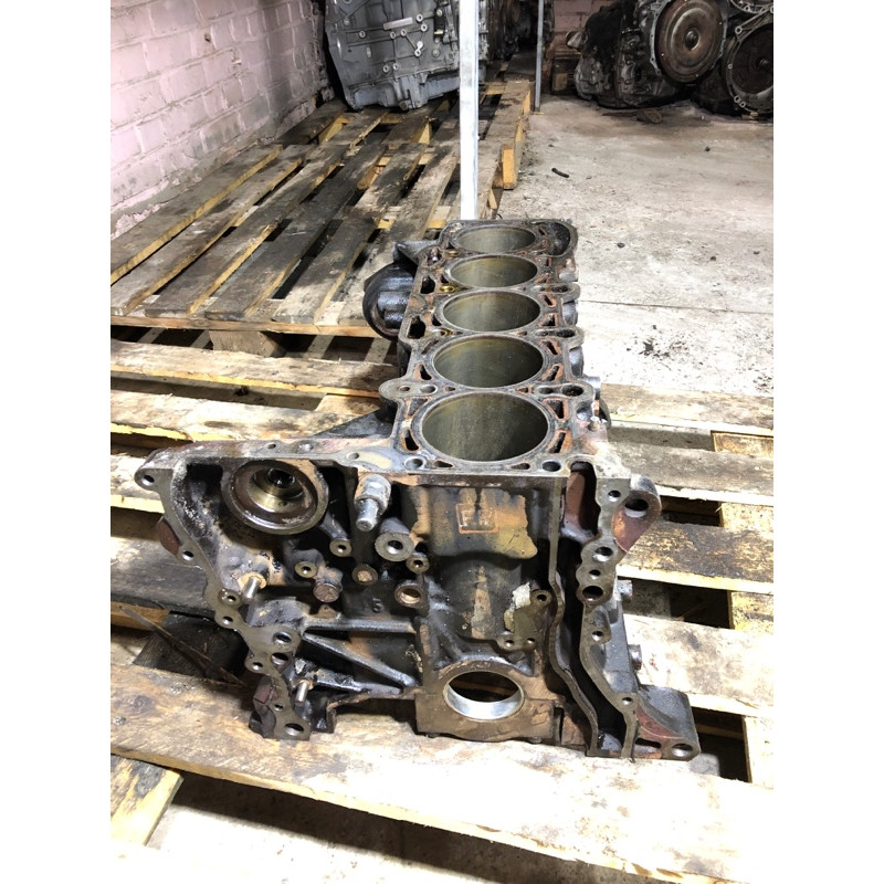 Блок цилиндров (двигатель и элементы) Volkswagen Passat B7 2013 2.5 07k103023b