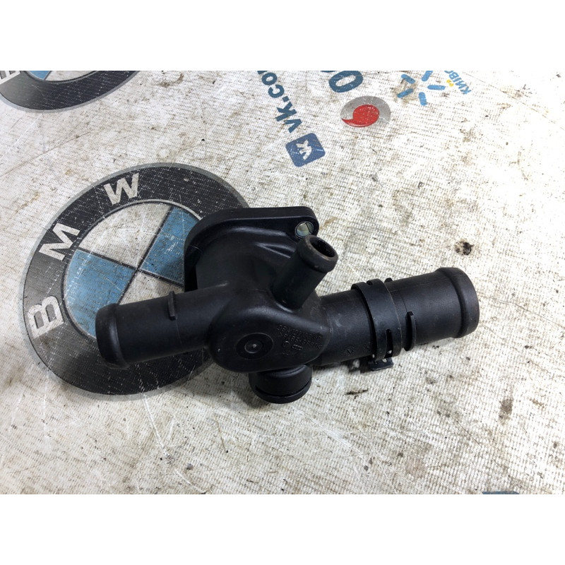 Фланец (система охлаждения) Volkswagen Jetta MK6 2011 2.0 06a121133ac