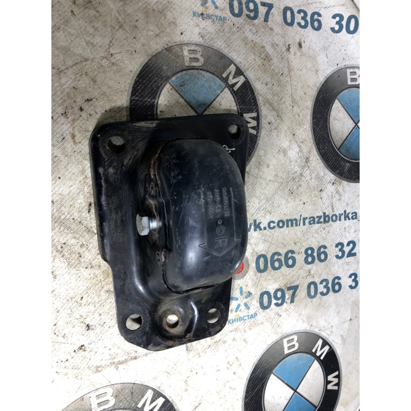 Кронштейн (двигун та елементи) Volkswagen Passat B7 2013 2.5 1k0501476