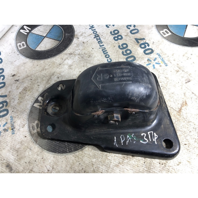 Кронштейн (двигун та елементи) Volkswagen Passat B7 2013 2.5 1k0501476