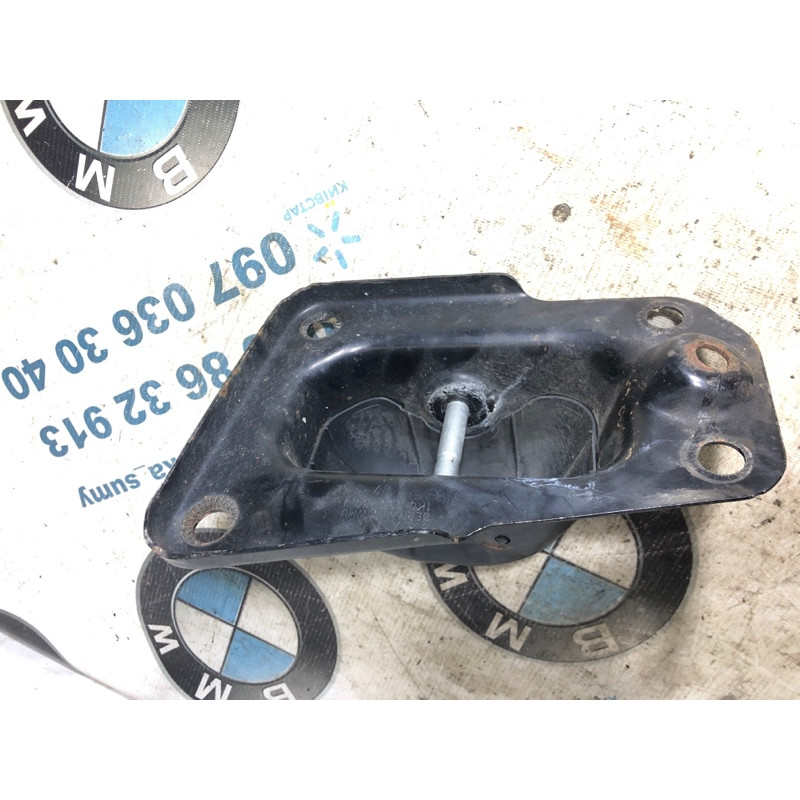 Кронштейн (двигун та елементи) Volkswagen Passat B7 2013 2.5 1k0501476