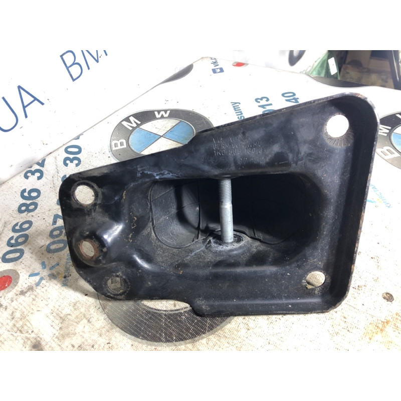 Кронштейн (двигун та елементи) Volkswagen Passat B7 2013 2.5 1k0501476