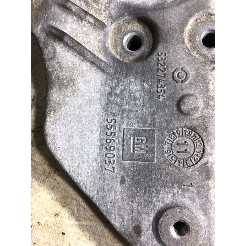 Кронштейн компрессора кондиционера (кронштейны двигателя) CHEVROLET Volt 1 2012 1.4 55569037