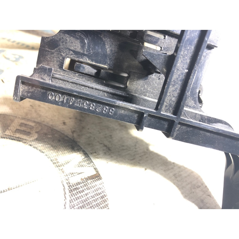 Кронштейн блока управления двигателем (кузов и элементы) Subaru Forester SJ 2016 2.5 88283fj100