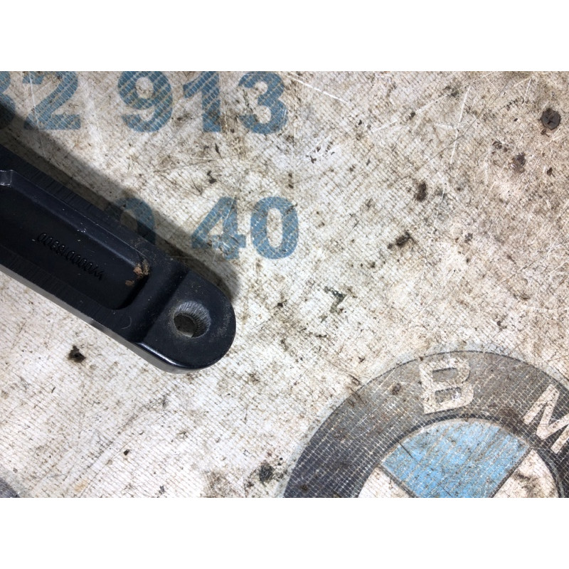 Поводок дворника (кузов и элементы) Volkswagen Passat B7 2013 2.5 561955409B