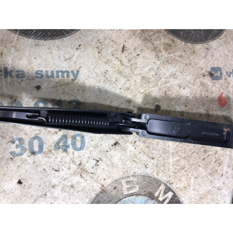 Поводок дворника (кузов и элементы) Volkswagen Passat B7 2013 2.5 561955409B