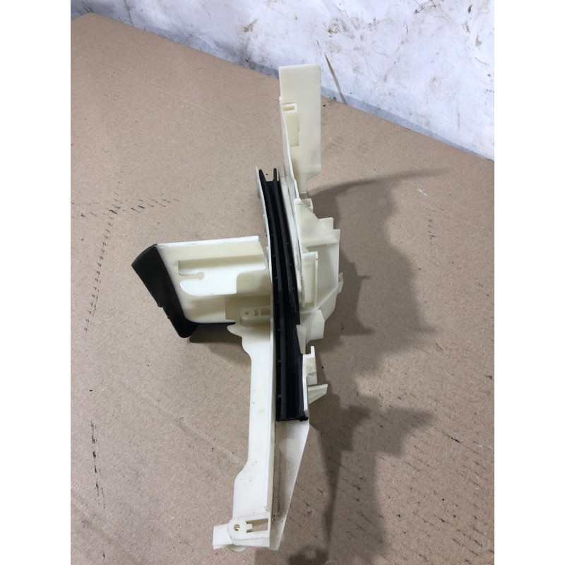 Крепление замка двери (кузов и элементы) FORD Focus MK3 2014 2.0 cm51a219a65he