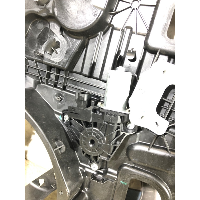 Механизм стеклоподъемника с мотором (кузов и элементы) Jeep Renegade BU 2016 2.4 68268760AA