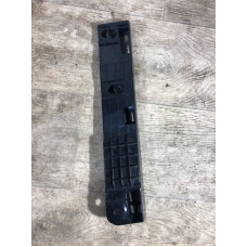 Крепление центральной консоли