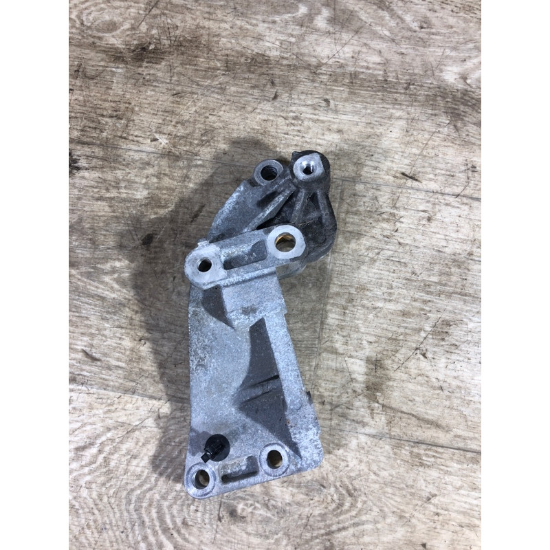 Кронштейн генератора (кронштейны двигателя) Jeep Renegade BU 2016 2.4 04627154ac