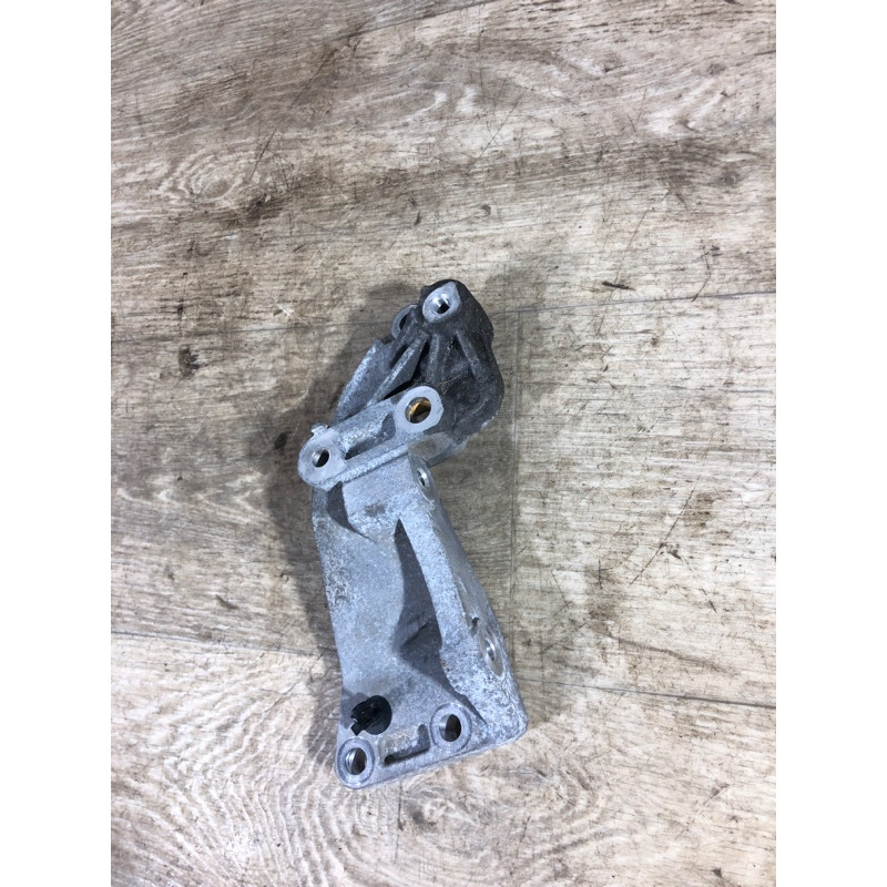 Кронштейн генератора (кронштейны двигателя) Jeep Renegade BU 2016 2.4 04627154ac