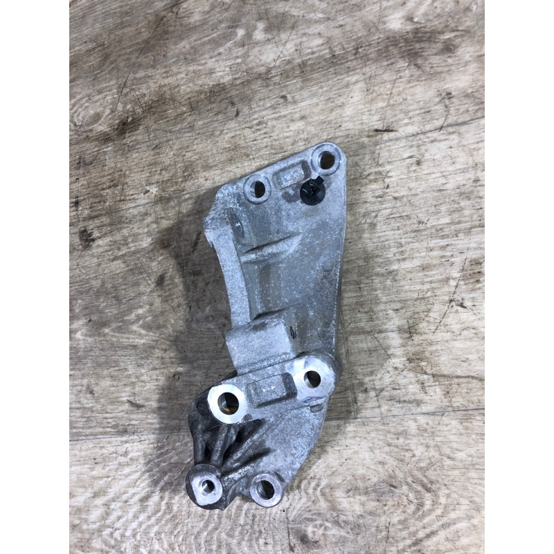 Кронштейн генератора (кронштейны двигателя) Jeep Renegade BU 2016 2.4 04627154ac