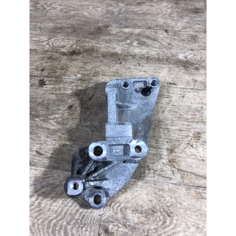 Кронштейн генератора (кронштейны двигателя) Jeep Renegade BU 2016 2.4 04627154ac