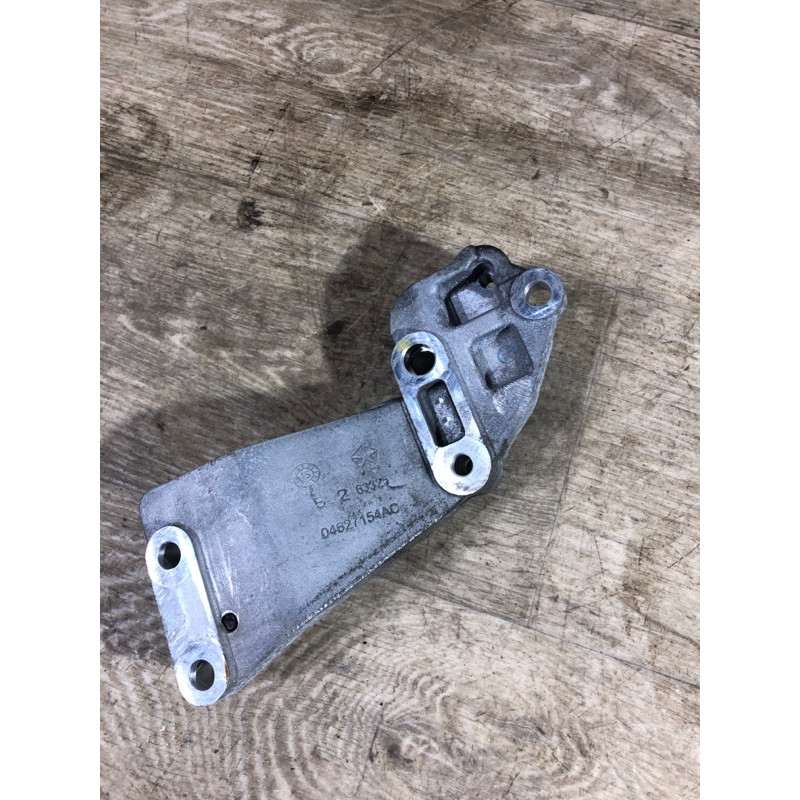 Кронштейн генератора (кронштейны двигателя) Jeep Renegade BU 2016 2.4 04627154ac