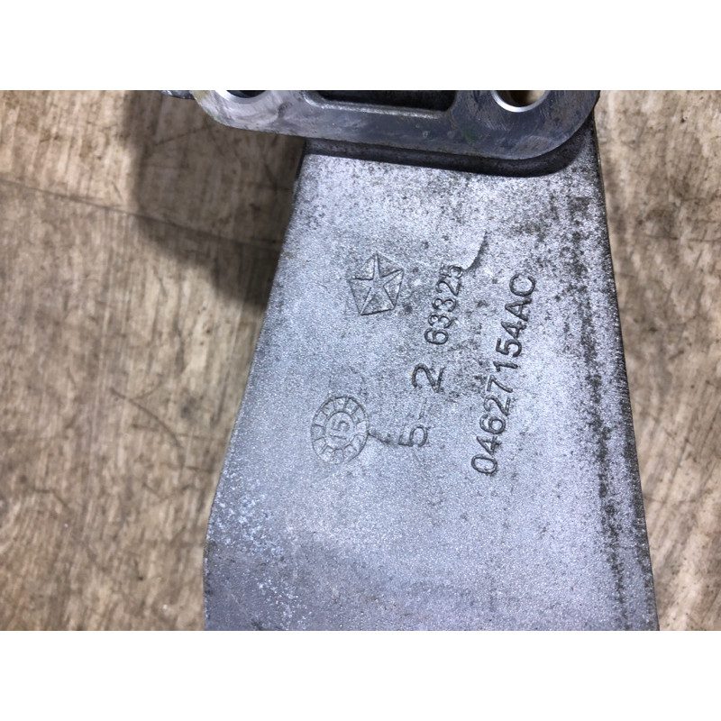 Кронштейн генератора (кронштейны двигателя) Jeep Renegade BU 2016 2.4 04627154ac