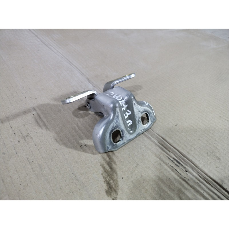 Петля двери (кузов и элементы) CHEVROLET Volt 1 2013 1.4 13501713