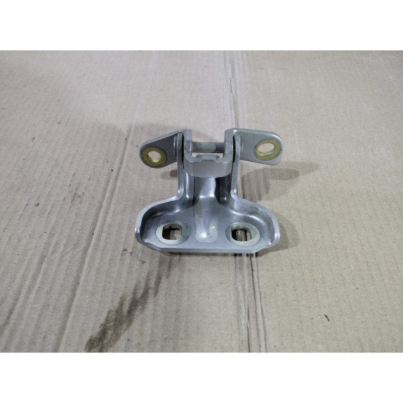 Петля двери (кузов и элементы) CHEVROLET Volt 1 2013 1.4 13501713