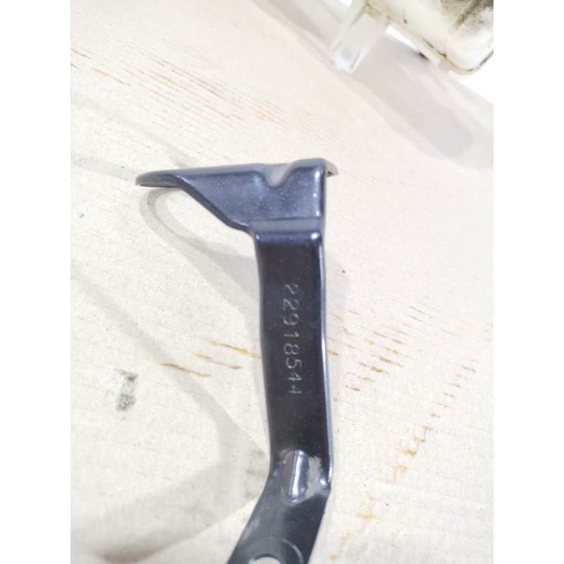 Кронштейн расширительного бачка (кузов и элементы) CHEVROLET Volt 1 2013 1.4 22918544