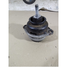 Подушка двигателя