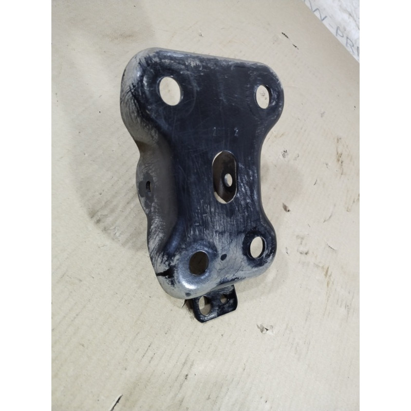 Кронштейн продольного рычага (подвеска) Jeep Renegade BU 2016 2.4 68246682AA