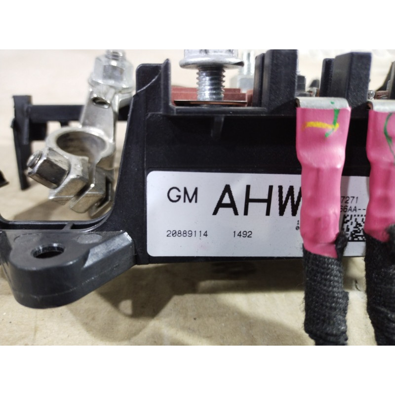 Крышка плюсовой клеммы (электрика / кнопки) CHEVROLET Volt 1 2013 1.4 20889114